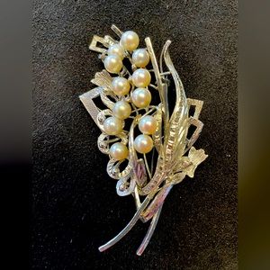Vintage Pearl Brooch